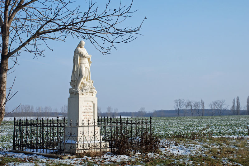 Szent György-szobor